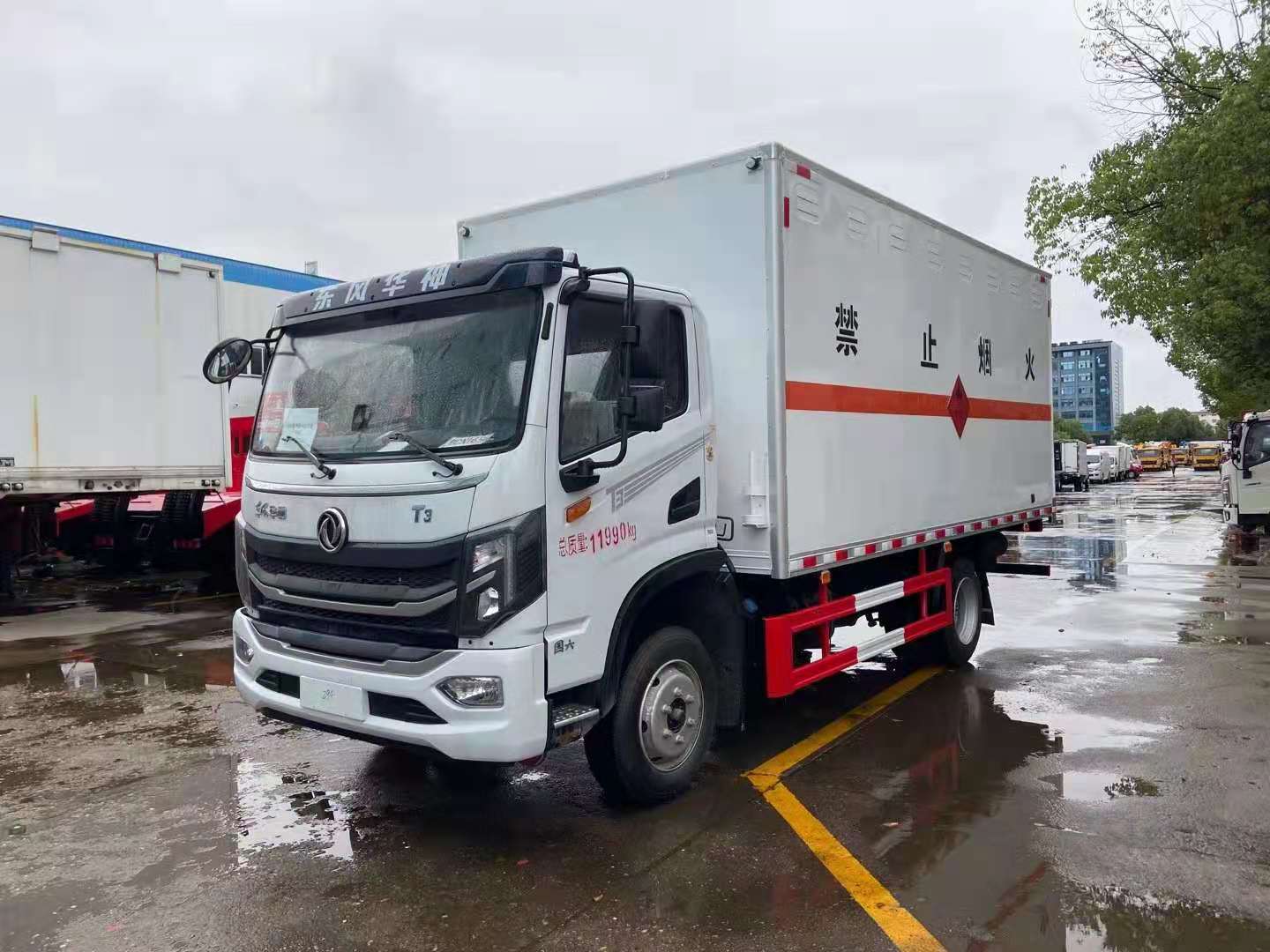 ?；愤\輸小鋼炮——東風華神國六危險品車