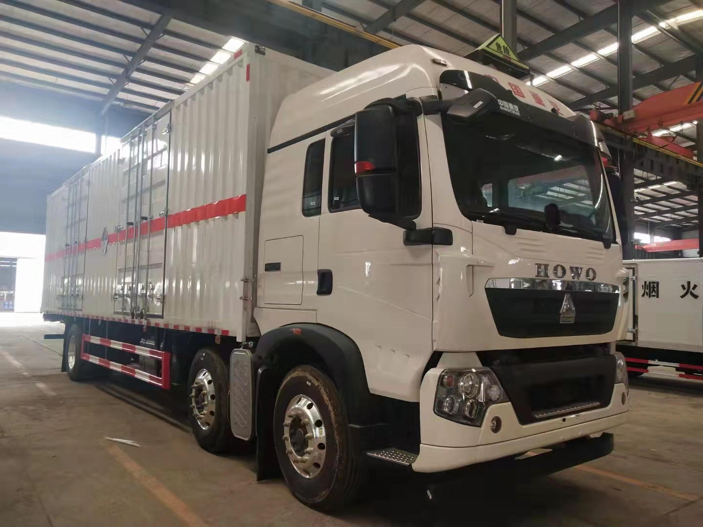 汕德卡國六9米6危險品車