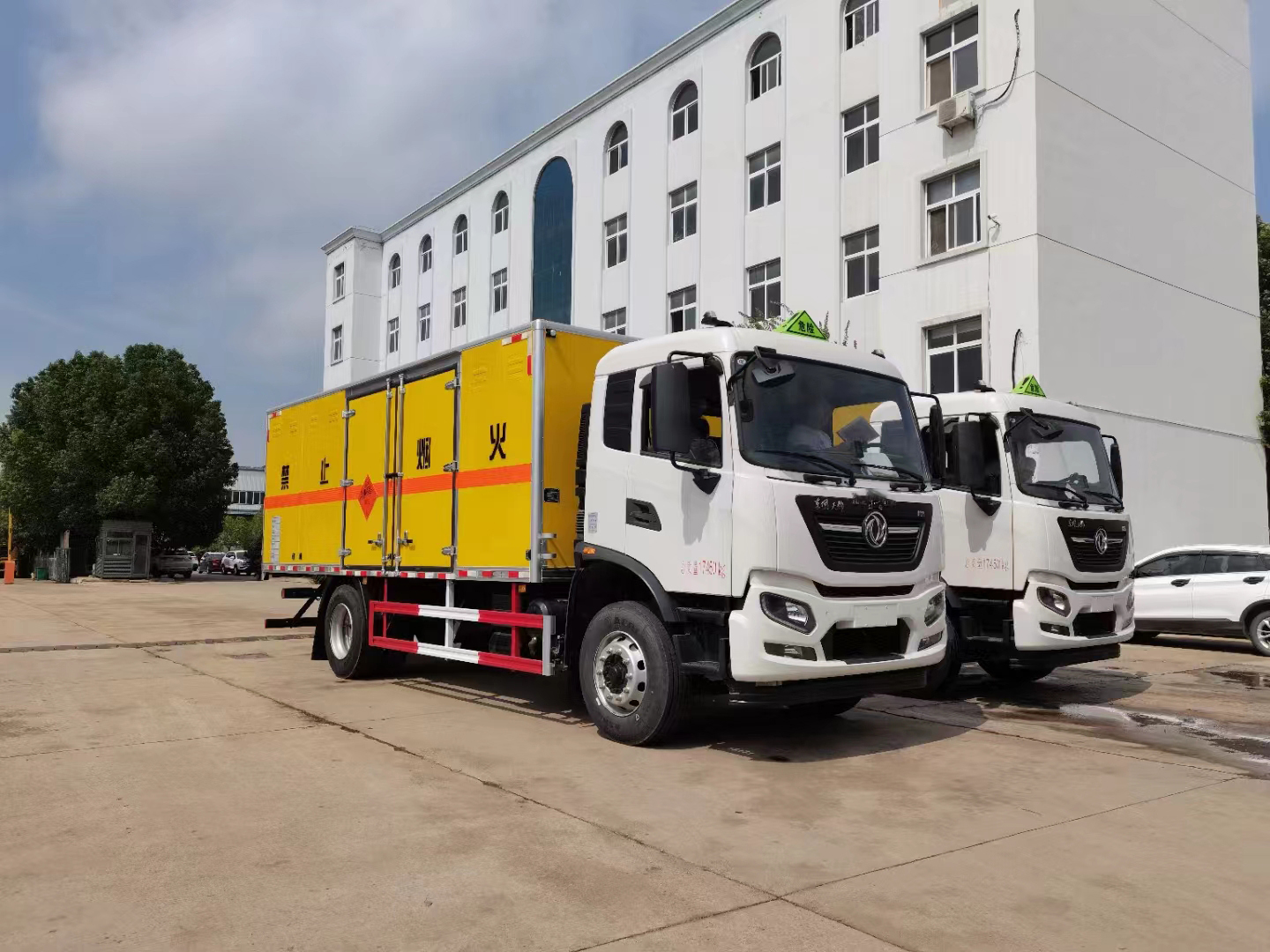 湖南丁總定制2臺東風天錦國六爆破器材運輸車