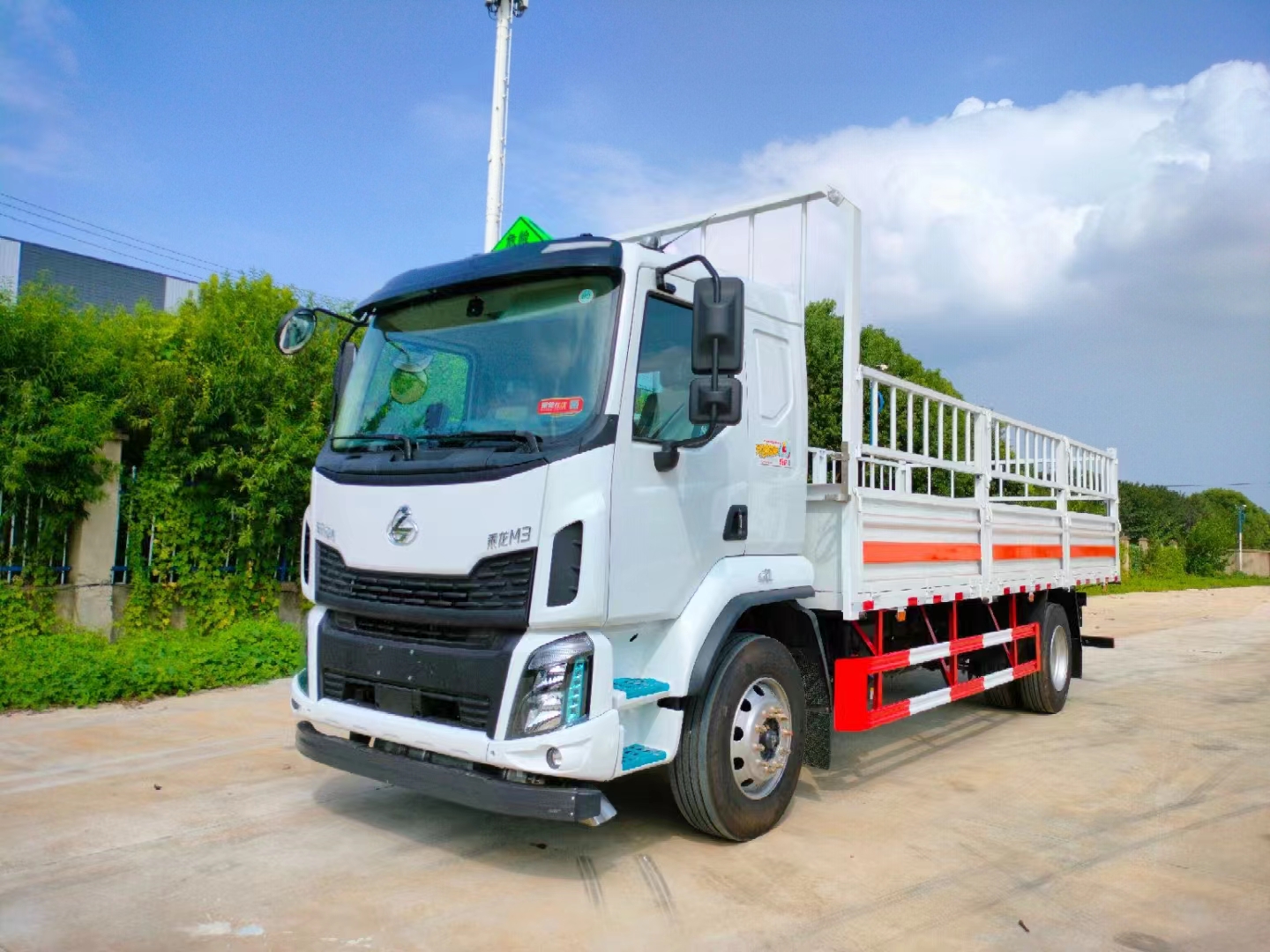 柳汽乘龍6.72米國六氣瓶車