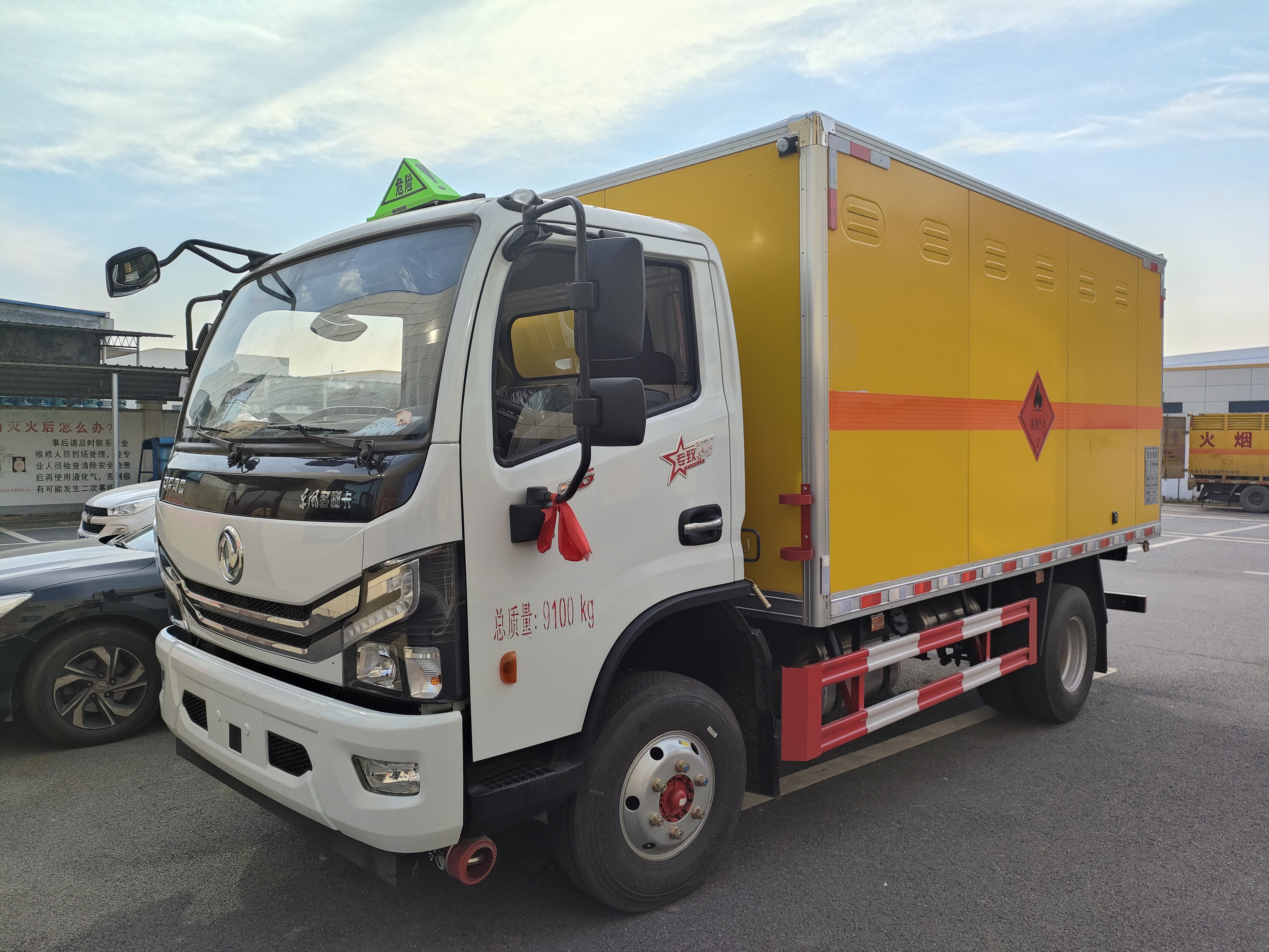 東風多利卡5噸國六易燃氣體廂式運輸車