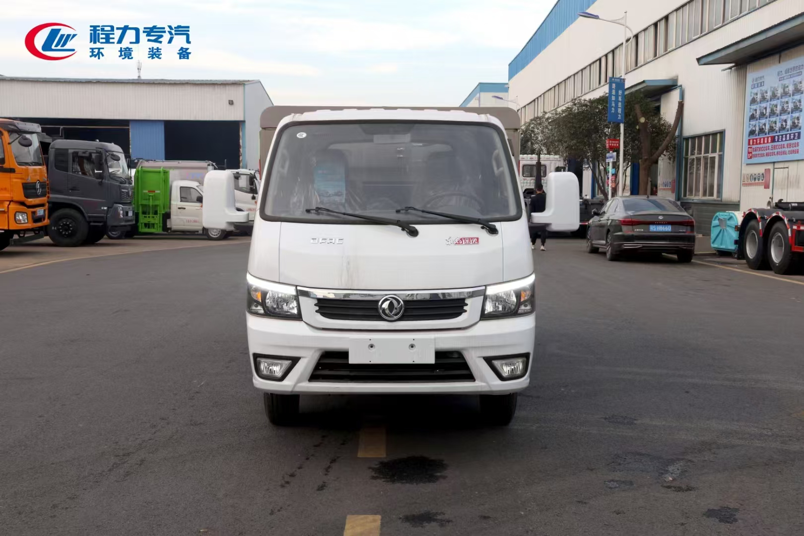 東風途逸國六密閉桶裝垃圾運輸車