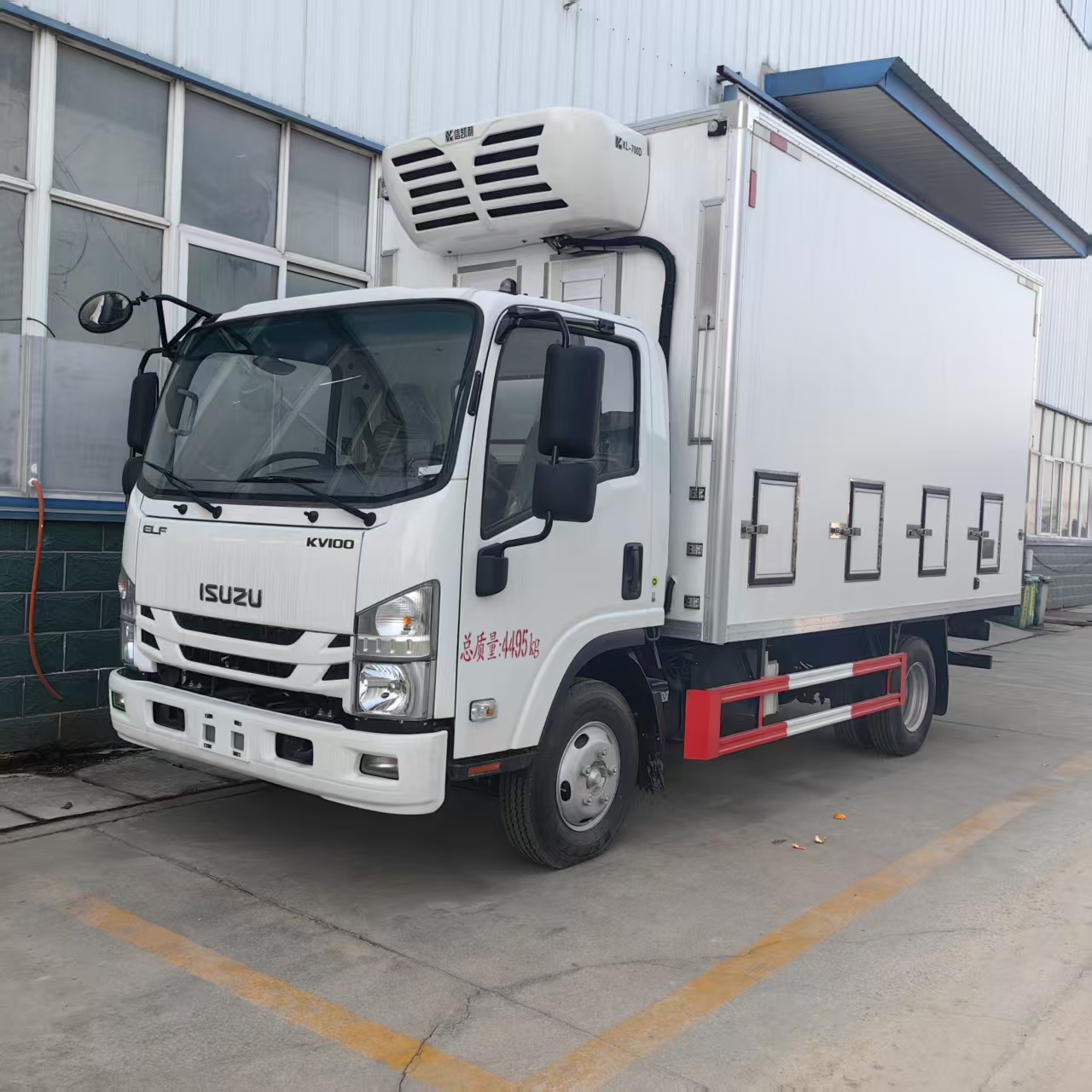 雛禽運輸車與畜禽運輸車的區別