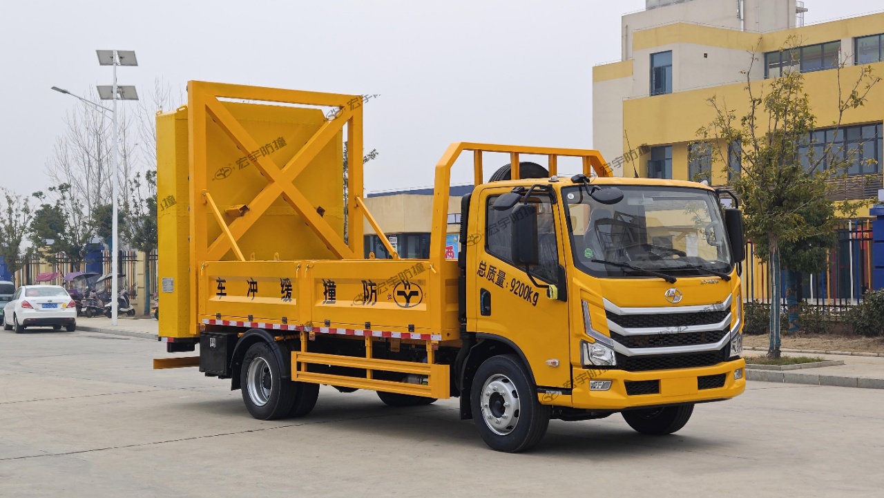 躍進C300雙排國六100K防撞車