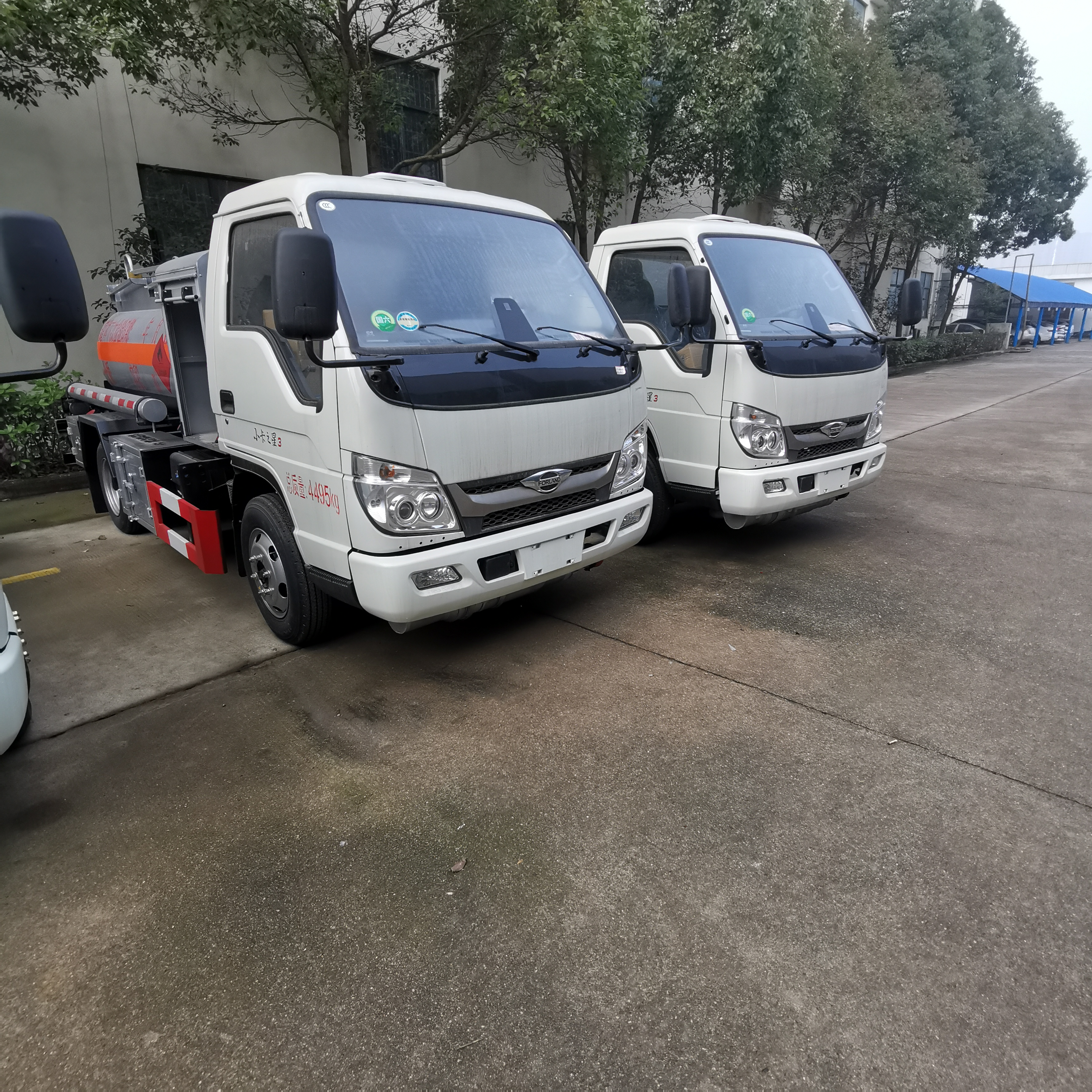 小型油罐車，還看福田小卡