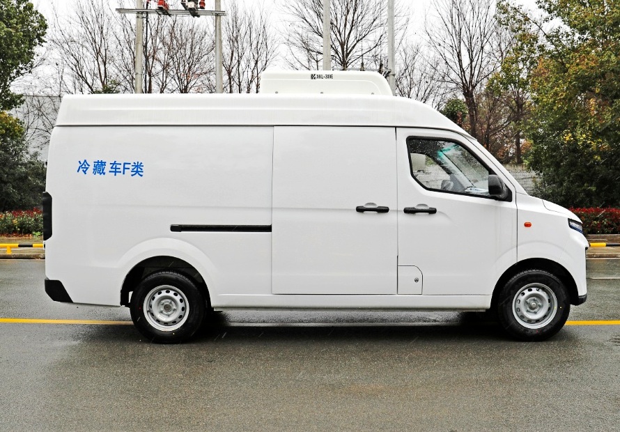 4.4立方米吉利純電的面包冷藏車
