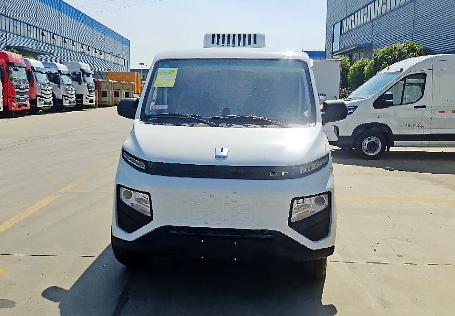 3.7立方米純電動面包冷藏車