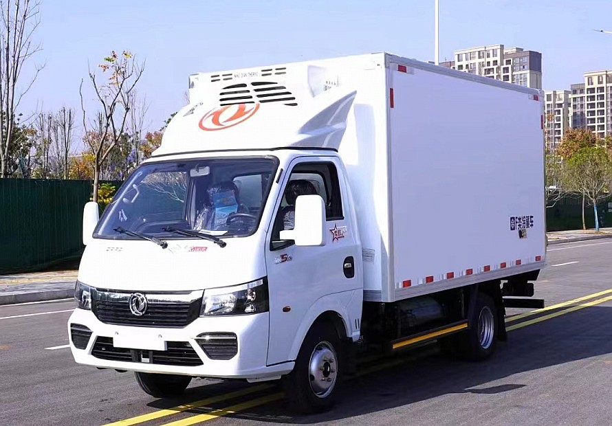 3.7米東風(fēng)途逸天然氣冷藏車