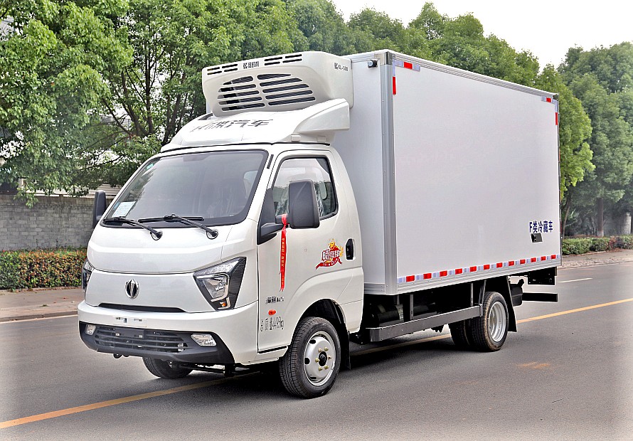 3.8米飛碟締途EF3純電動(dòng)冷藏車