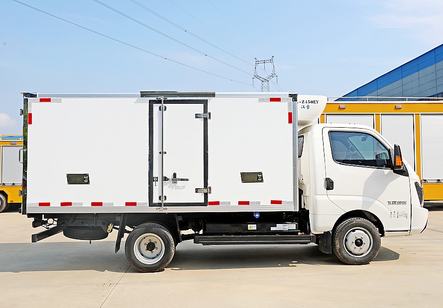 3.8米飛碟締途EF3純電動冷藏車