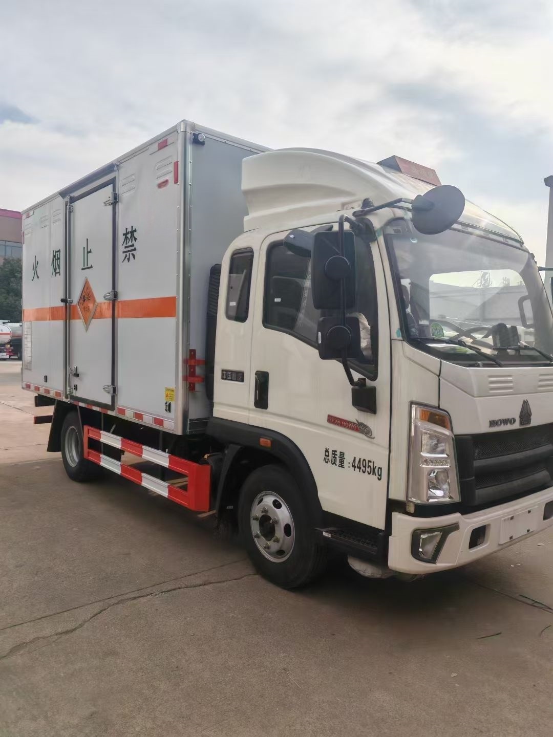 重汽小黃牌排半4米2國六5噸爆破車